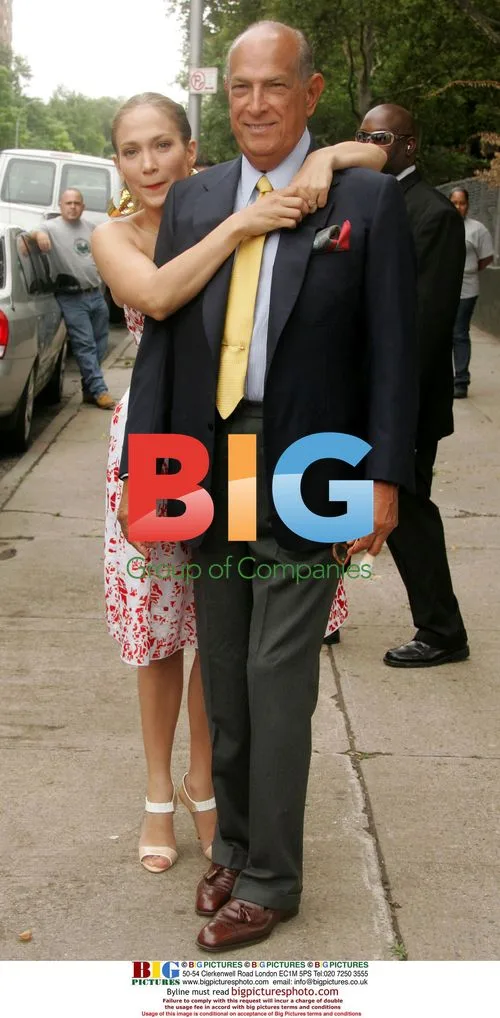 Jennifer Lopez and Oscar de la Renta at photo shoot