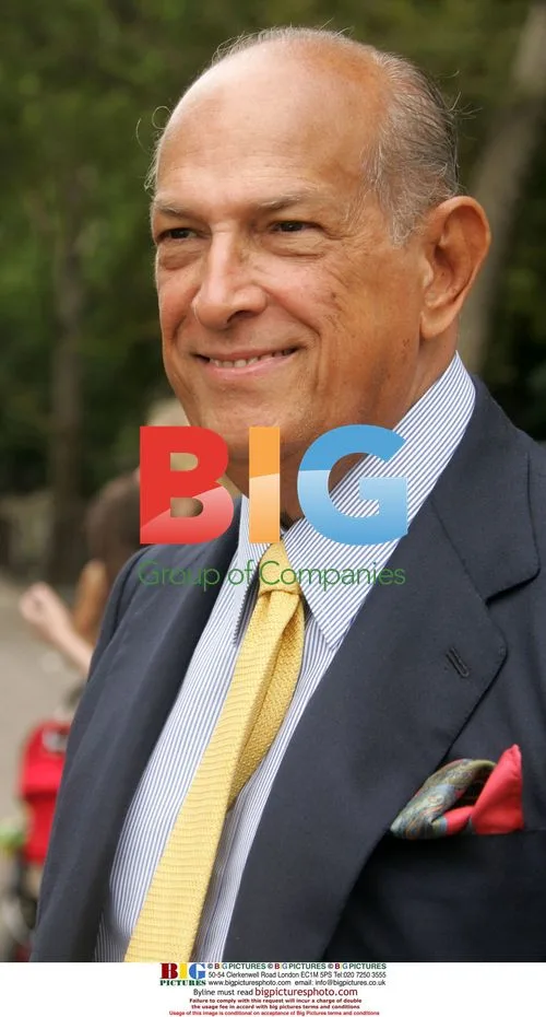 Designer Oscar de la Renta at photo shoot