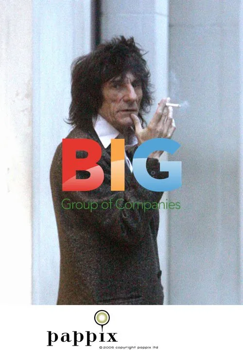 Ronnie Wood shops with ex-wife and son