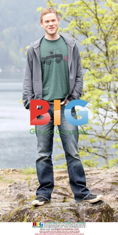 Aaron Ashmore on set of "Deep Cove"