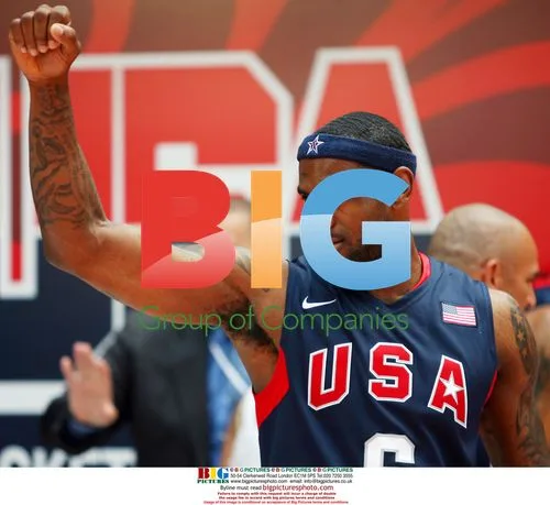Lebron James raises fist at USA Basketball intro