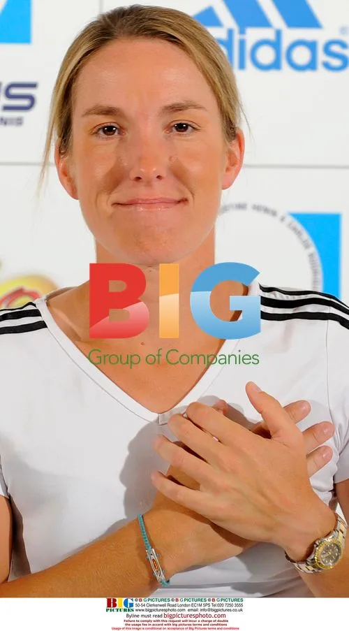 Justine Henin announces retirement