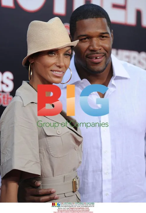 Nicole Mitchell Murphy and Michael Strahan at "Step Brothers" Premiere