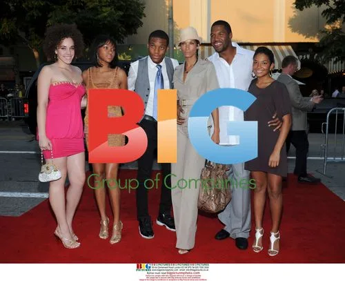 Nicole Mitchell Murphy and Michael Strahan at film premiere