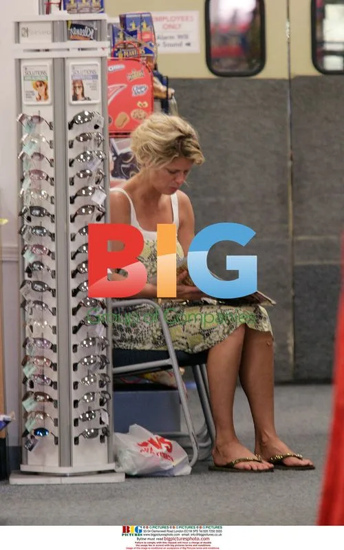 Rachel Hunter Visits CVS