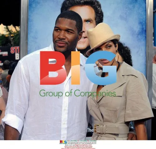 Nicole Mitchell and Michael Strahan at "Step Brothers" premiere