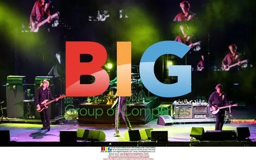 REM perform live in Italy