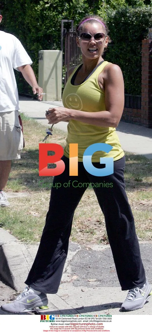 Vanessa Williams leaving trainer's home