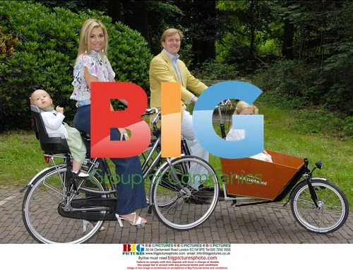 Princess Maxima and Family Pose for Photo