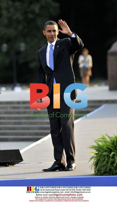 Obama Speaks at Victory Column in Berlin