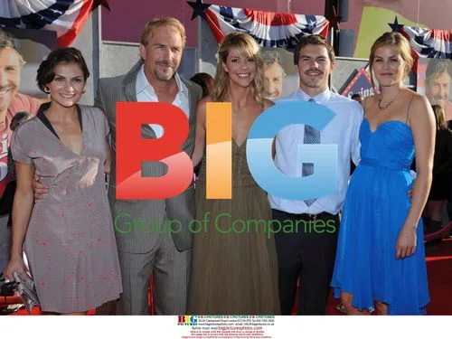 Kevin Costner Family at "Swing Vote" Premiere