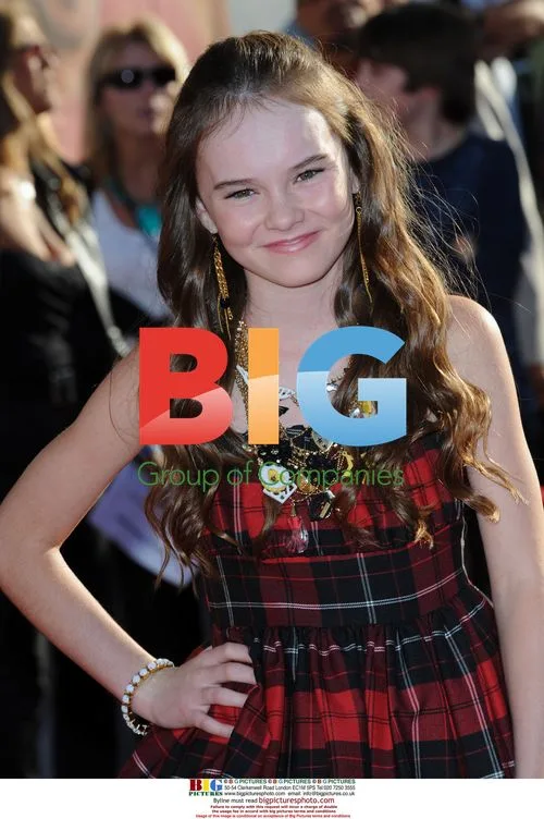 Madeline Carroll at 'Swing Vote' Premiere