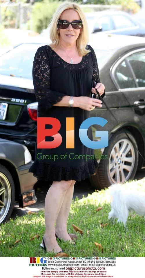 Heather Mills' ex-publicist walks dog
