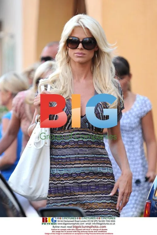 Victoria Silvstedt and Sister Filmed in Saint Tropez