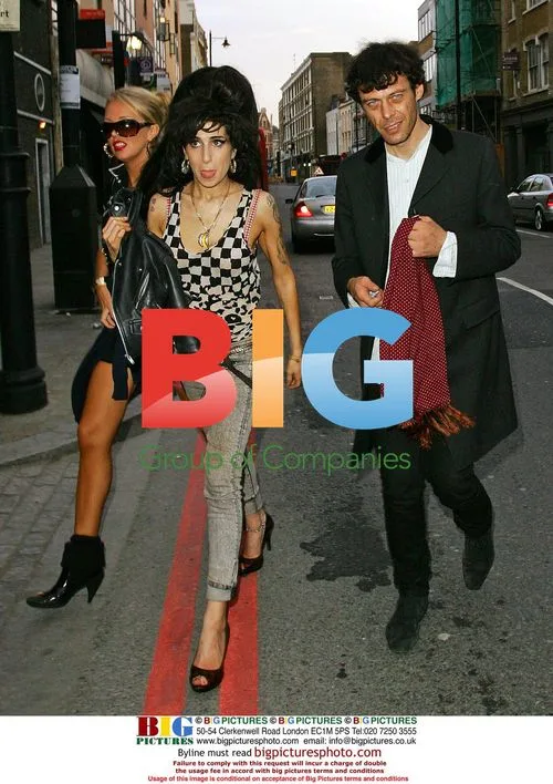 Amy Winehouse out with friends