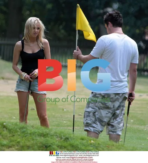 Big Brother Couple Spotted in London Park
