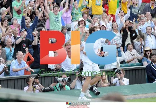 Andy Murray Celebrates Wimbledon 3rd Set Win