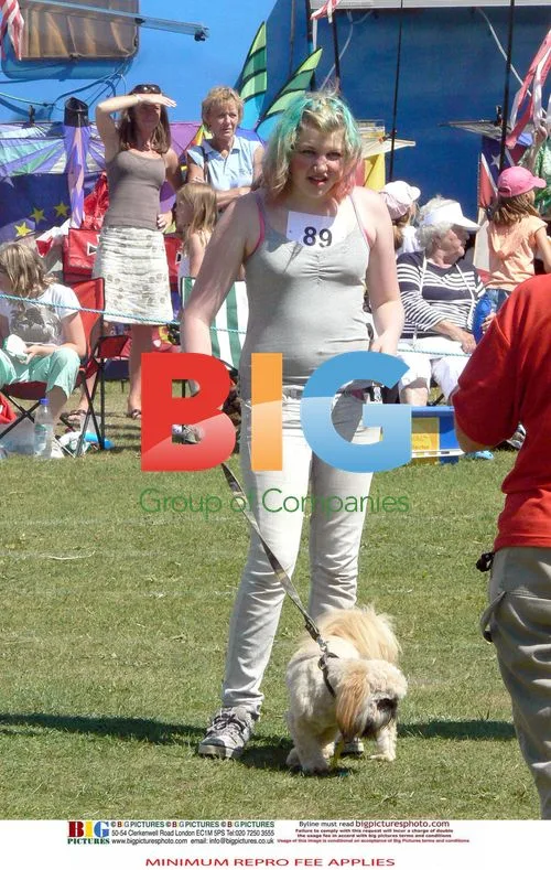 Jonathan Ross Family at Scruffs Dog Show