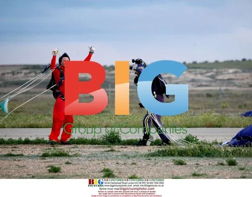 Honda Stages Live Skydiving Ad on British TV
