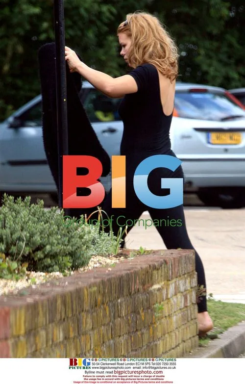 Billie Piper and Laurence Fox Pick Up Snacks