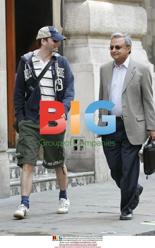 Dr Who Actor David Tennant Casual Stroll