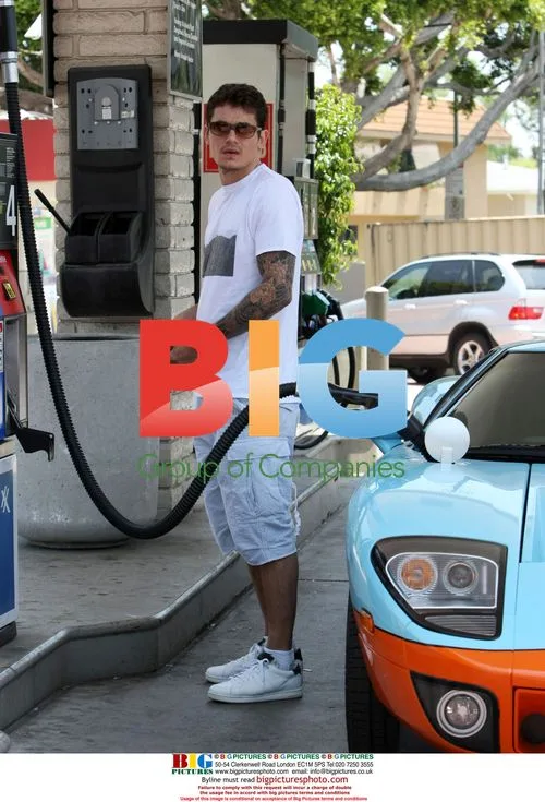 John Mayer drives Ford GT to trainer's