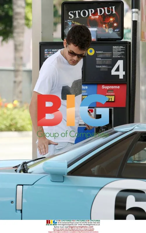 John Mayer drives Ford GT to trainer's home