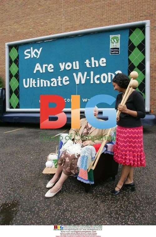 Edith Tunock completes first knitted billboard