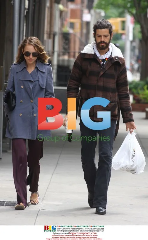 Natalie Portman and Devendra Banhart have breakfast