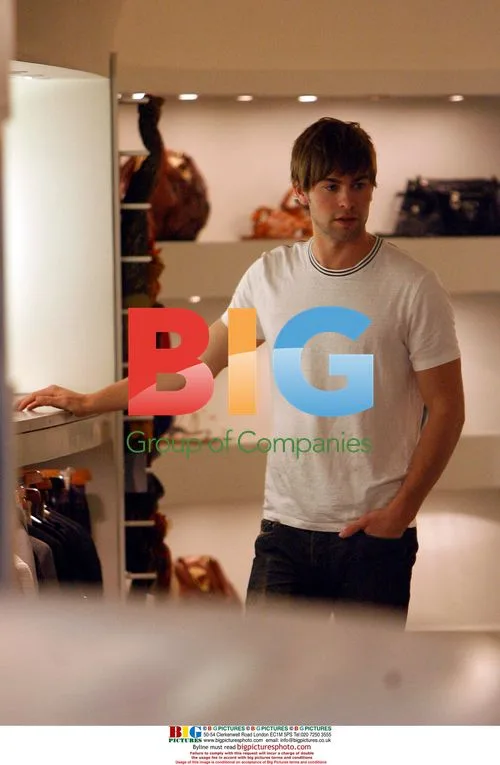 Chace Crawford takes in sights of London