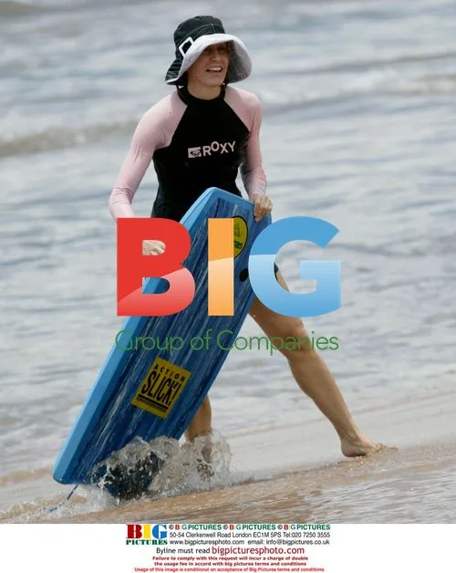 Felicity Huffman and William Macy surf in Maui
