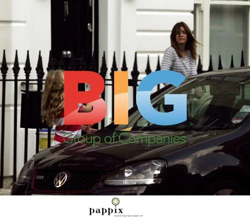 Oasis' Noel Gallagher and Family Out Shopping