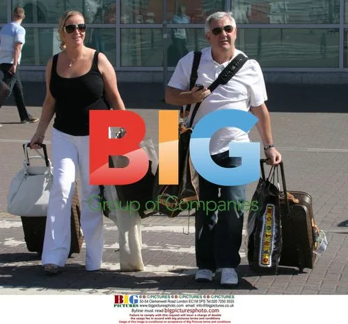 Rooney wedding guests arrive in UK