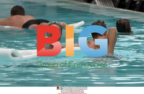 Steve Gerrard and wife Alex Curran in Miami pool
