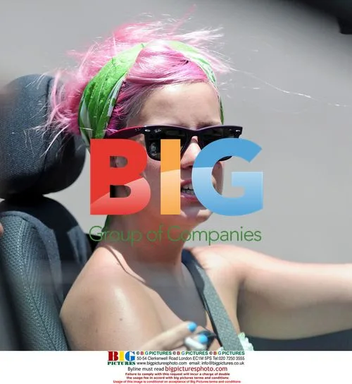 Lily Allen drives convertible Mini Cooper