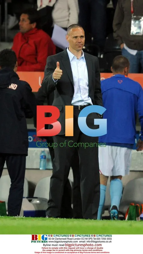 Dutch Coach Marco van Basten Gives Thumbs Up