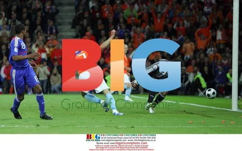 Robin van Persie scores goal for Holland