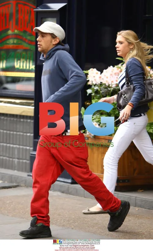Chelsy Davy seen having lunch in London
