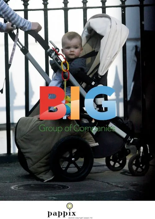 Poogy, Noel Gallagher and Family Shopping