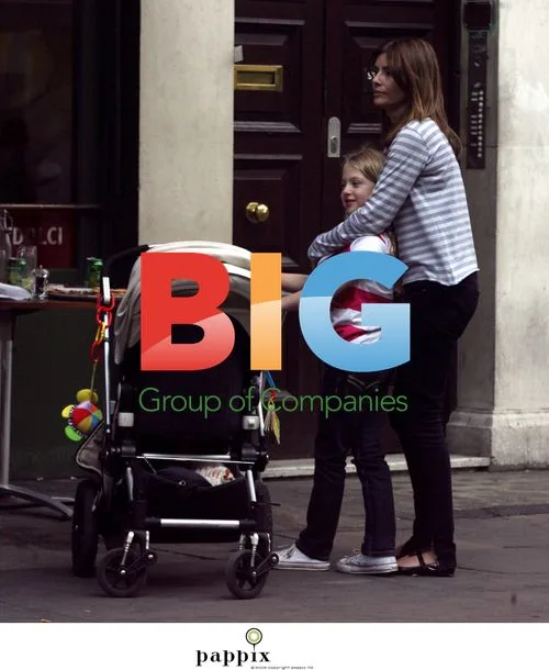 Oasis Stars Out Shopping in London