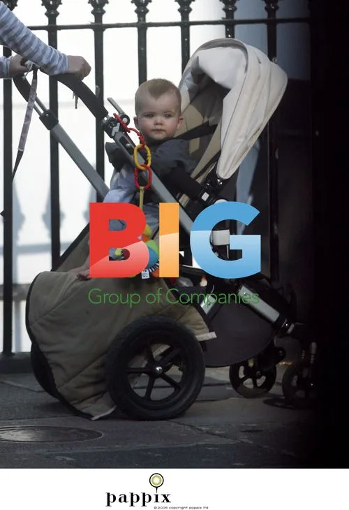 Noel Gallagher and family shopping