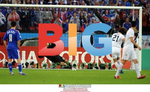 Andrea Pirlo scores 1st goal vs. France in EURO 2008