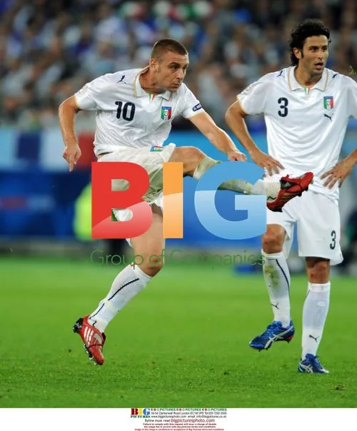 Daniele De Rossi Scores 2nd Goal vs France in EURO 2008