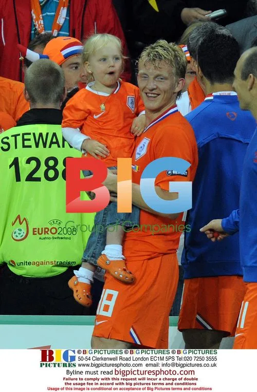 Dirk Kuyt celebrates with daughter after victory