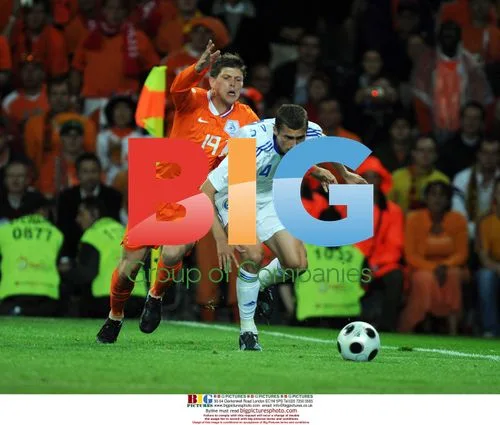 Huntelaar and Tamas battle at EURO 2008 U-21 match
