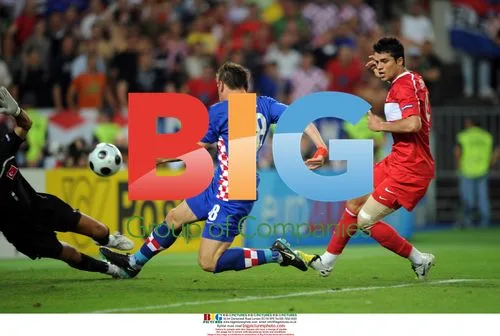 Olic shot hits crossbar during Croatia vs Turkey match