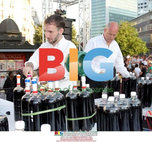 Coca Mentos Experiment in Paris