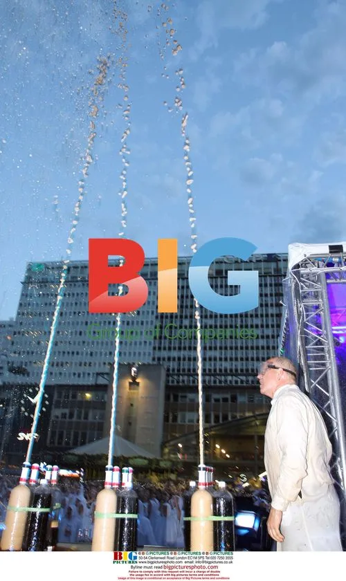Coca Mentos Experiment in Paris
