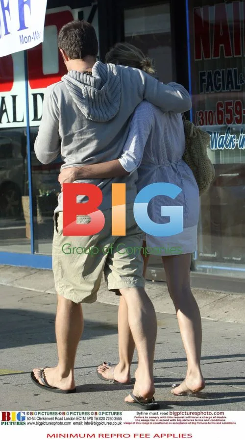 Cameron Diaz and Paul Sculfor kiss after dinner