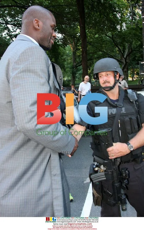 Shaquille O'Neal Meets NYPD SWAT Team